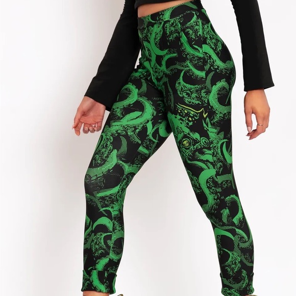 Blackmilk “CTHULHU CUFFED PANTS” Size Medium M NWT Tentacles H.P. Lovecraft - Picture 4 of 16